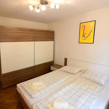Apartment Metro Zois Castle