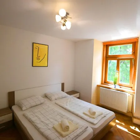 Appartement Metro Zois Castle