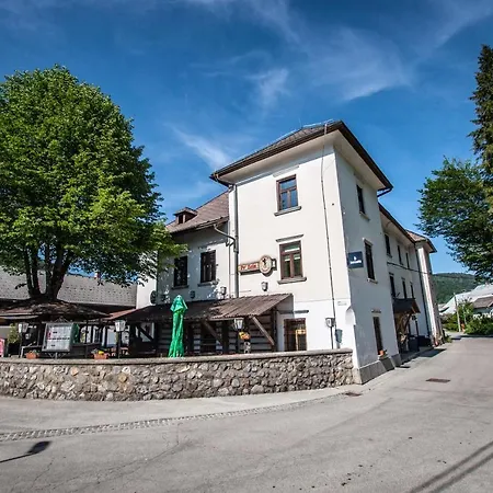 Metro Zois Castle Apartment *
